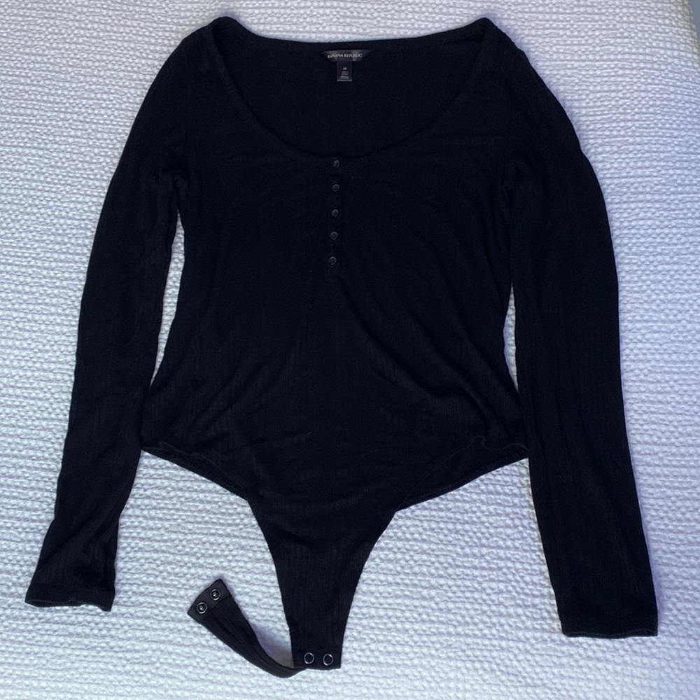 Banana Republic. Black Ribbed Long Sleeved Onesie. Medium Size 🖤